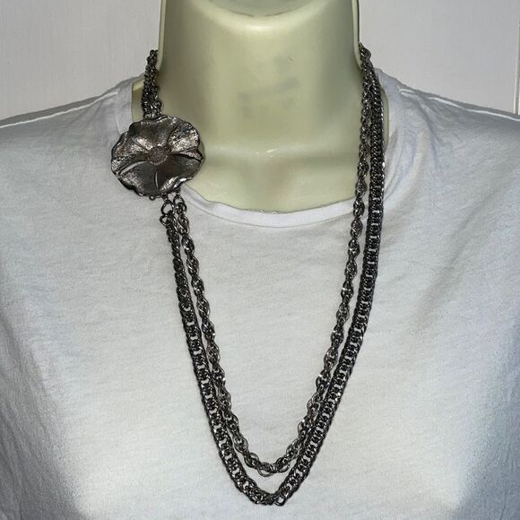 Vintage silver tone double heavy chain necklace with flower clasp - Picture 1 of 6